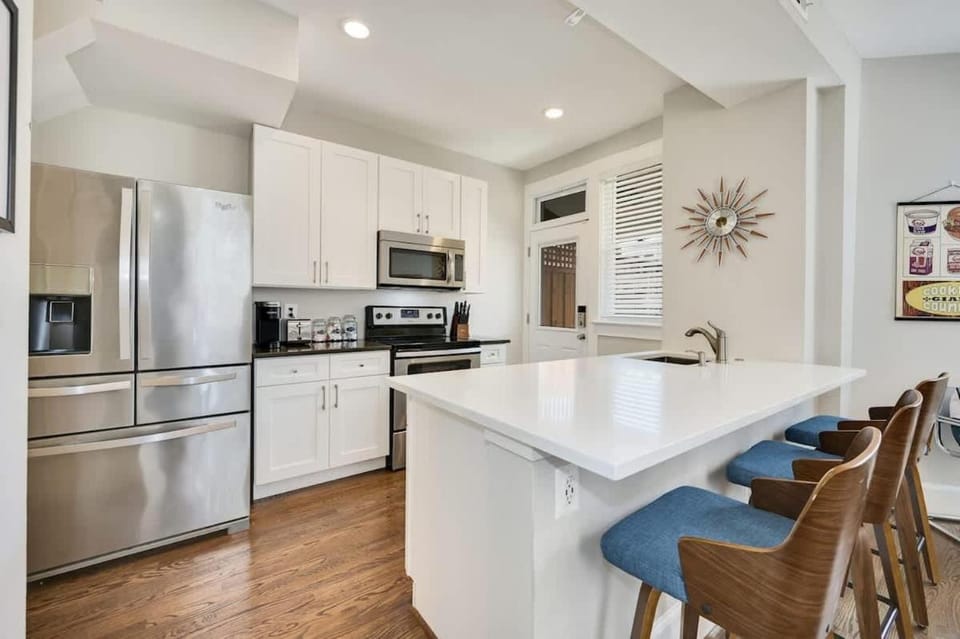 Massive Mid-Century Marvel 5 Bedrooms and Parking House in District of Columbia