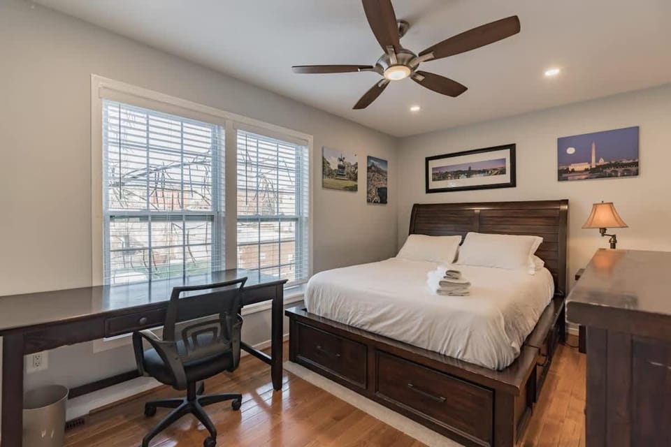 District Townhome with Two Free Parkings #DCottage House in District of Columbia