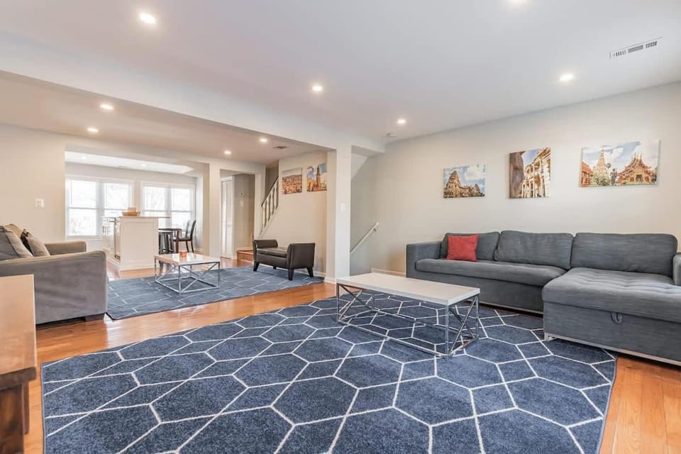 District Townhome with Two Free Parkings #DCottage House in District of Columbia