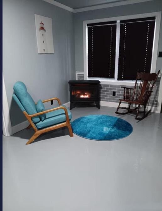 Seating area, fireplace