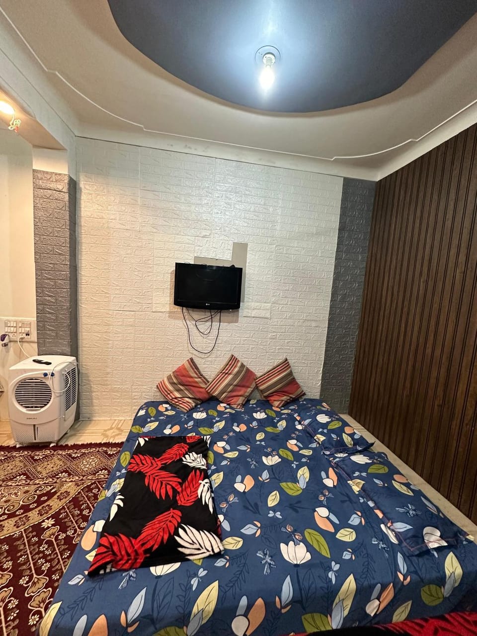Communal lounge/ TV room, Bathroom, TV and multimedia