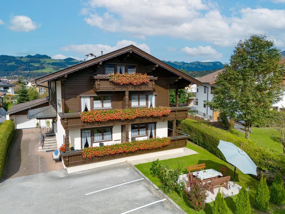 Property building, Spring, Day, Natural landscape, Garden, Garden view, Mountain view