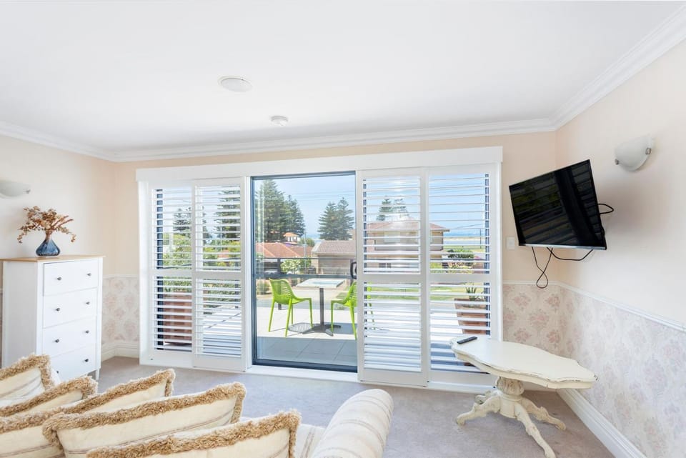 TV and multimedia, View (from property/room), Balcony/Terrace, Bedroom