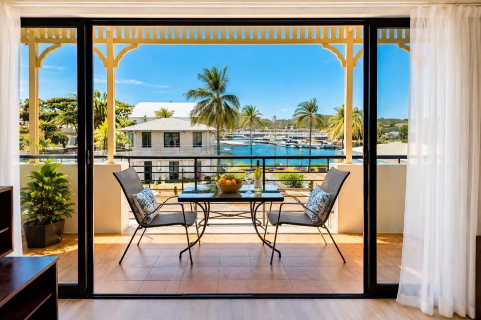 1BR Apartment Waterfront views, Walk to Ferry & City Apartment in Townsville