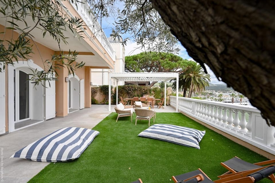 Jonaxel - Sur le port de Bandol House in French Riviera