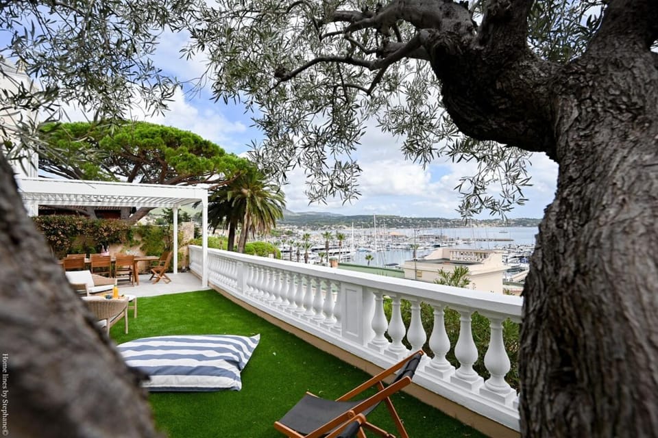 Jonaxel - Sur le port de Bandol House in French Riviera