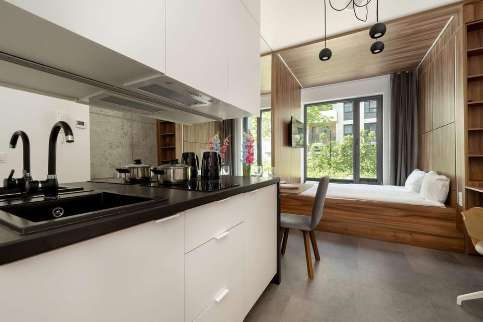 Bed, Kitchen or kitchenette, Seating area, Dining area