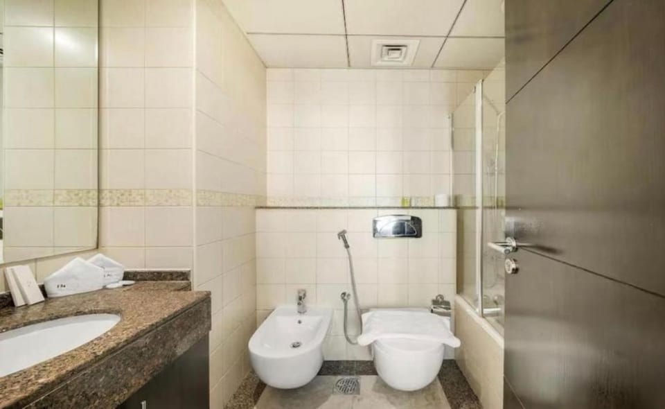 Bay Central Sea and Canal View, Dubai Marina Apartment in Dubai