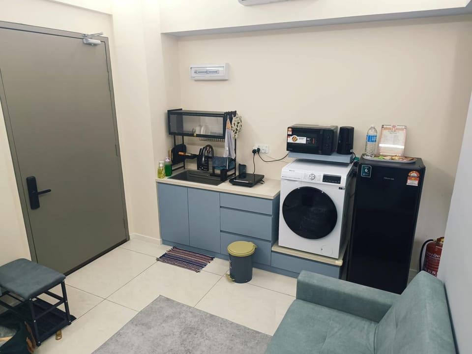 Kitchen or kitchenette, microwave, washing machine, dryer, air conditioner