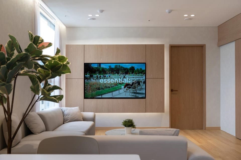 Communal lounge/ TV room, TV and multimedia, Living room, Seating area