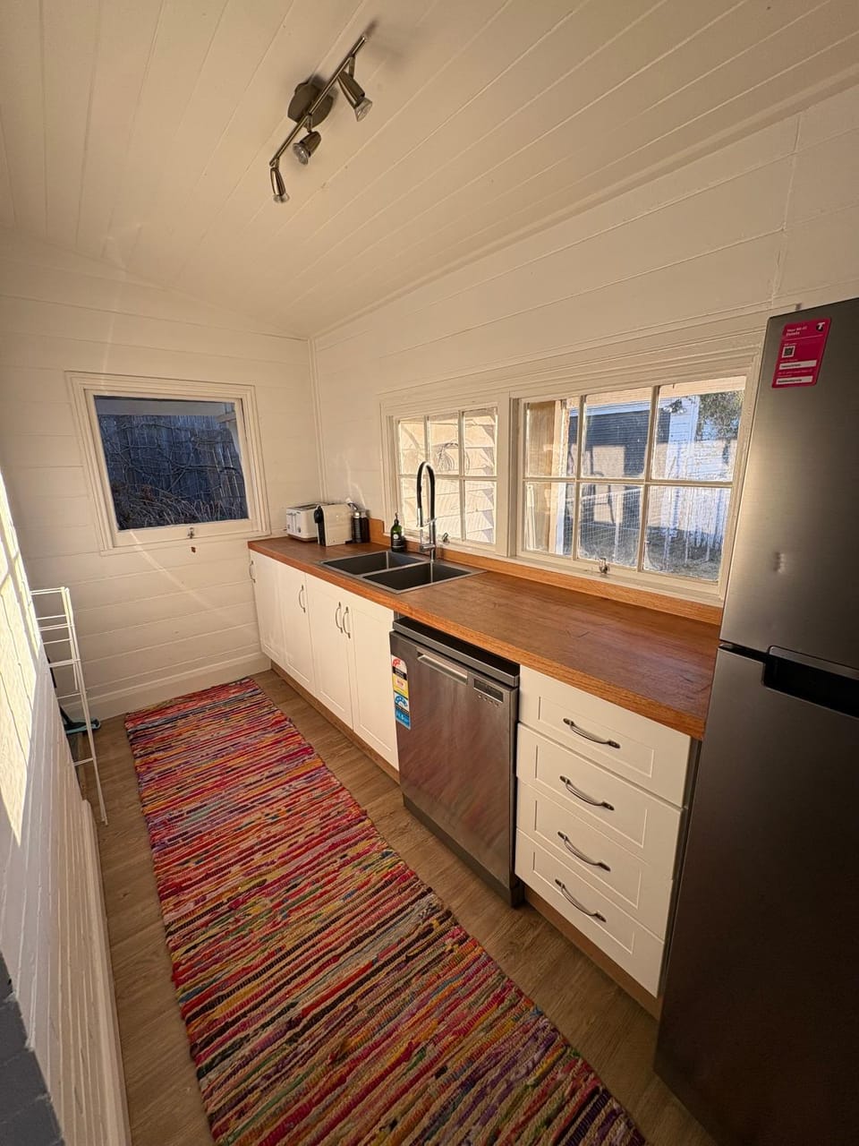 Kitchen or kitchenette, dishwasher