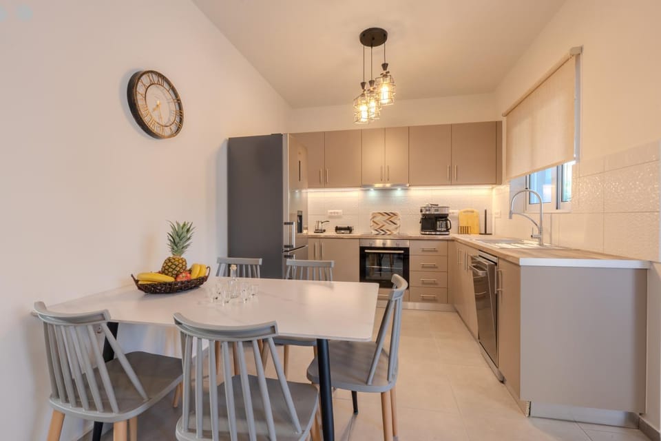Kitchen or kitchenette, Dining area, dishwasher, oven, stove, toaster