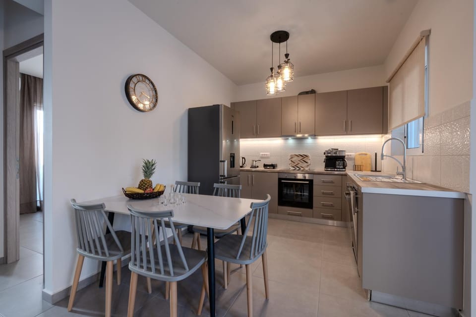 Kitchen or kitchenette, Dining area, dishwasher, oven, stove, toaster