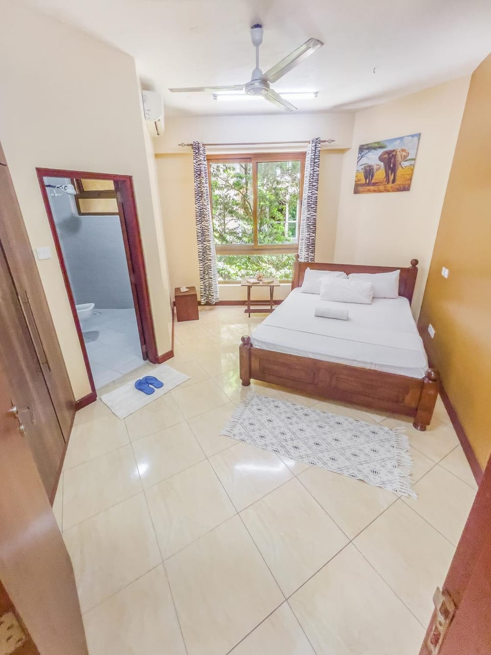 Bathroom, Decorative detail, Bedroom, towels, wardrobe, air conditioner