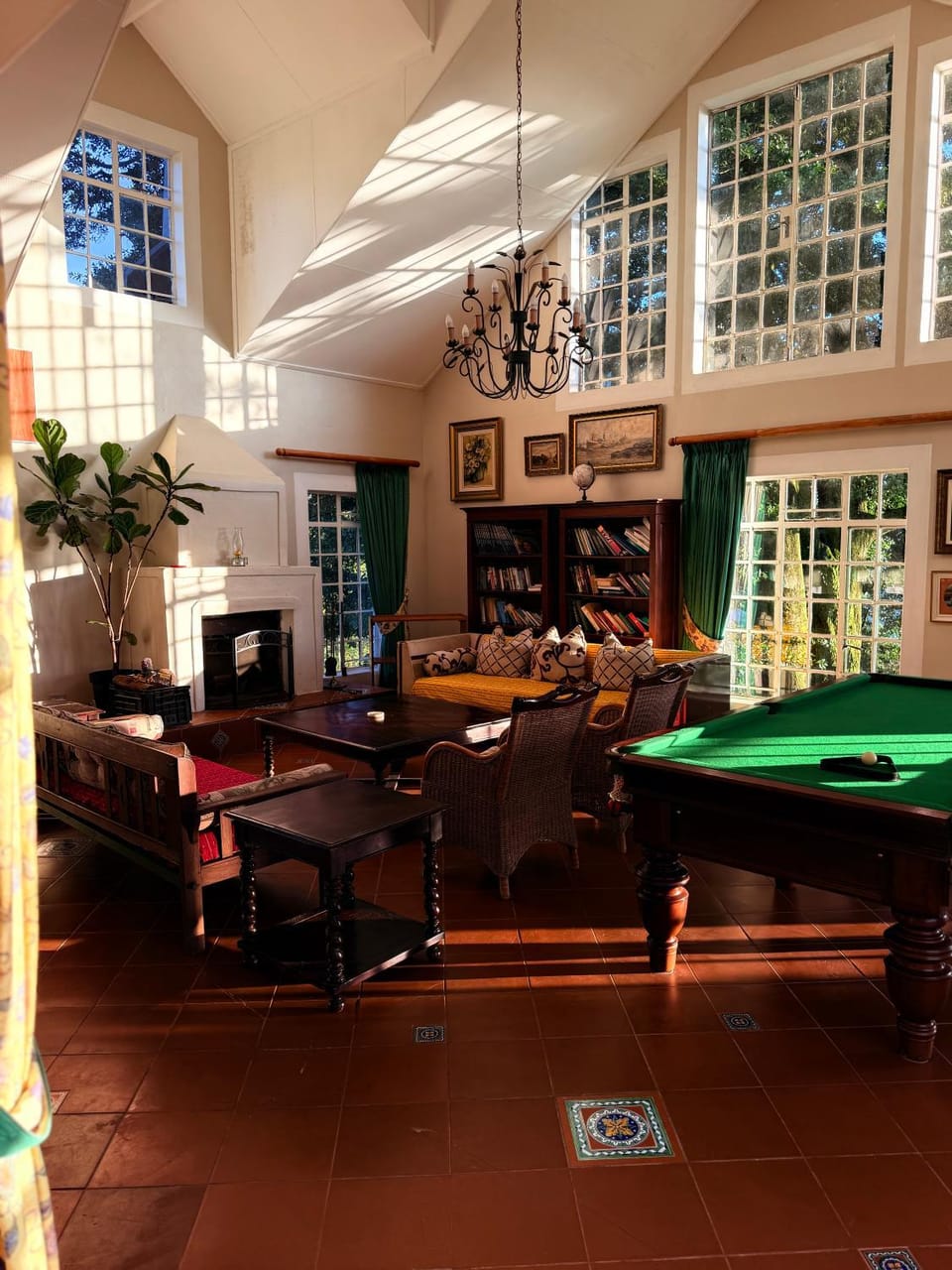 Billiard, Game Room