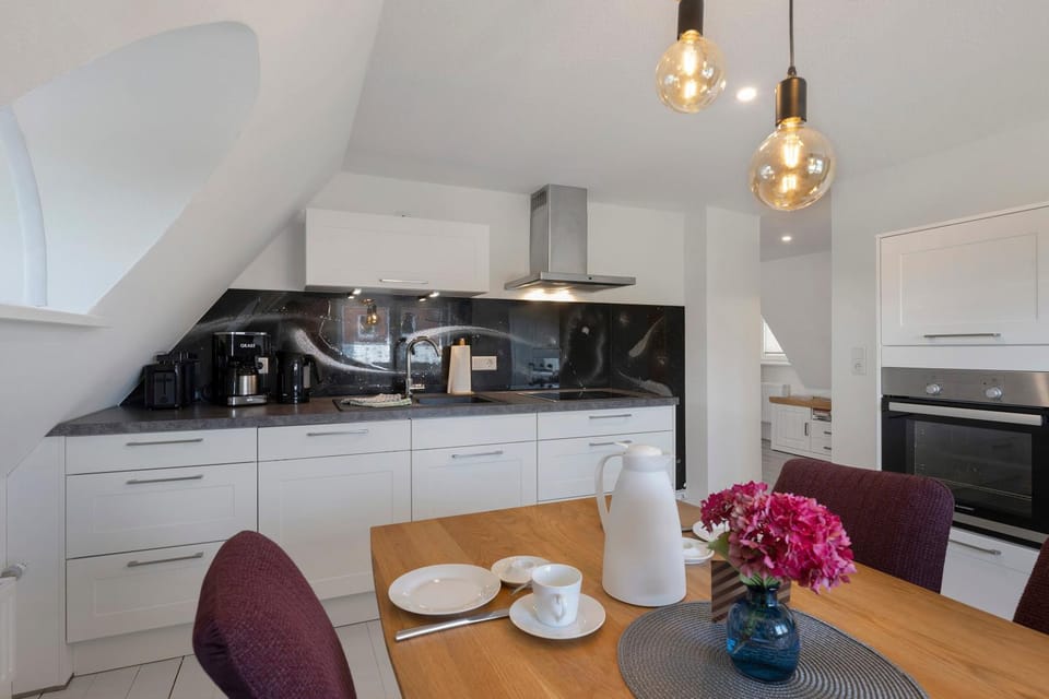 Property building, Kitchen or kitchenette, Living room