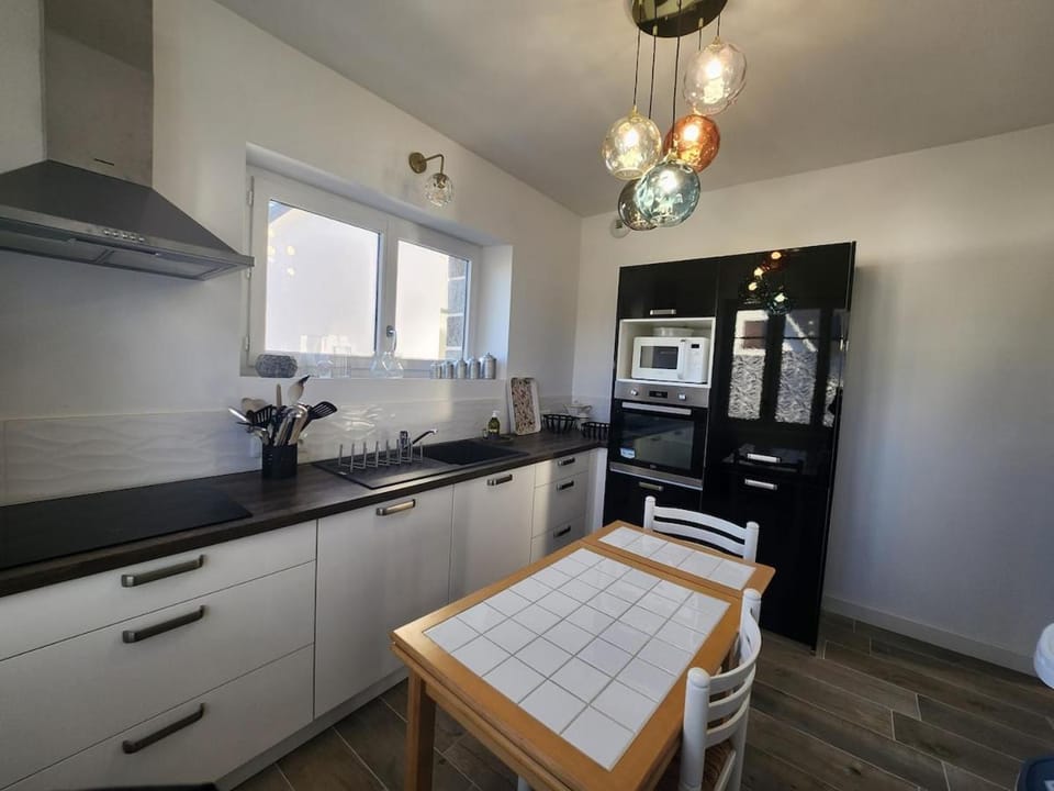 Saint Much Much- 6 People House in Brittany