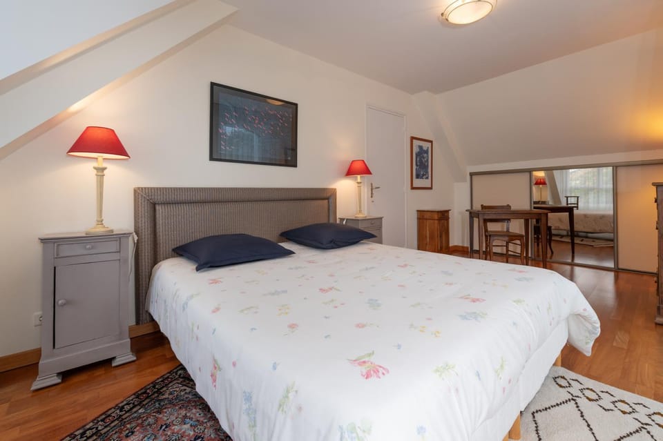 Property building, Living room, Bedroom