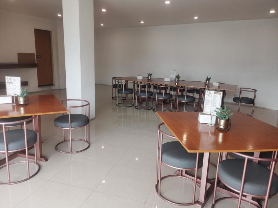 Restaurant/places to eat, Seating area