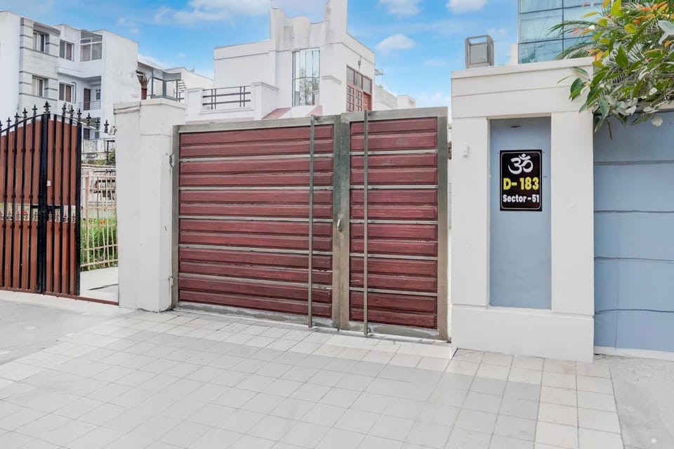 Facade/entrance