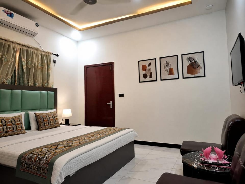 The Galaxy Family Guest House Hotel in Karachi