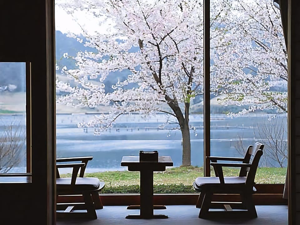 Spring, Natural landscape