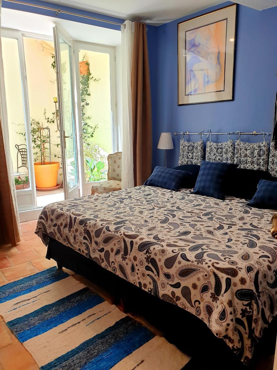 Toilet, Patio, Bed, Bathroom, Coffee/tea facilities, View (from property/room), Photo of the whole room, Decorative detail, Bedroom, hair dryier, storage, towels, air conditioner