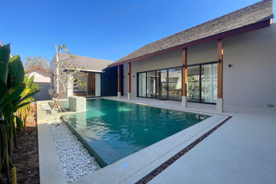 Property building, Day, Swimming pool