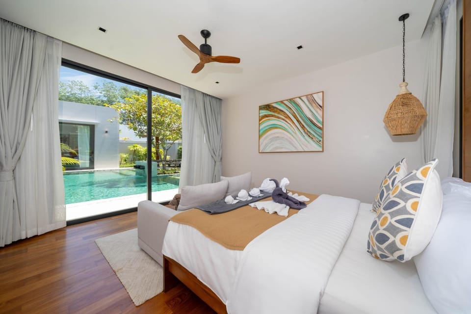 Bed, Photo of the whole room, Seating area, Bedroom, Pool view