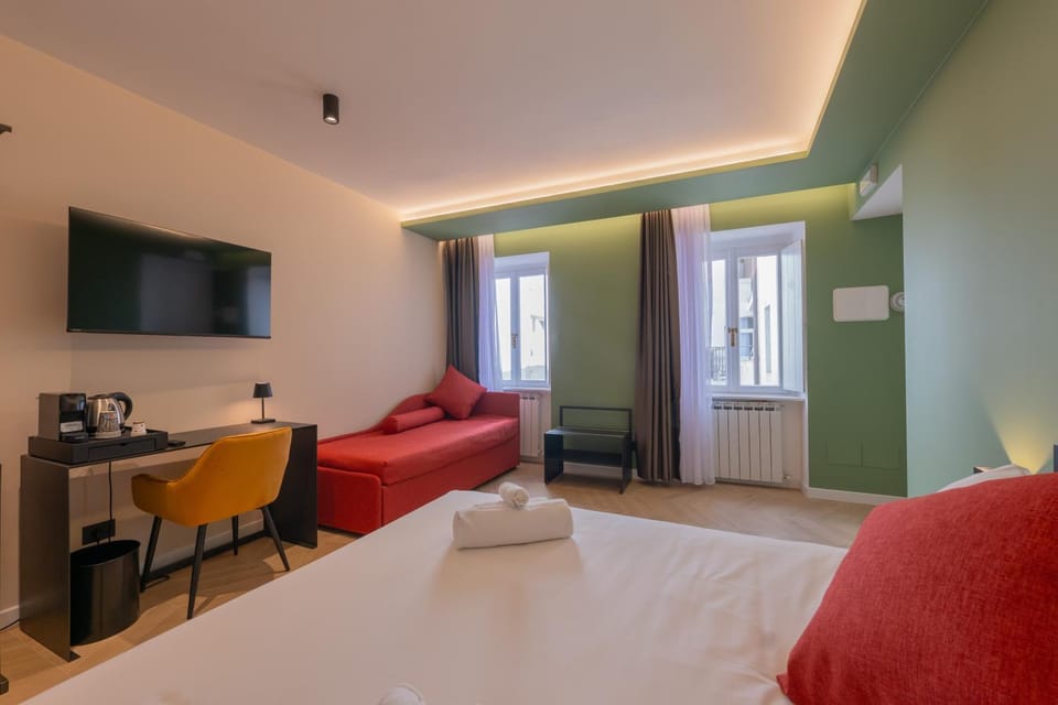 Bed, TV and multimedia, Photo of the whole room, Bedroom, Street view
