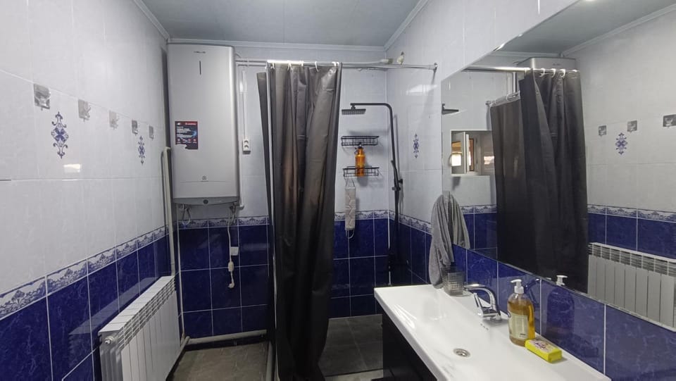 Shower, towels