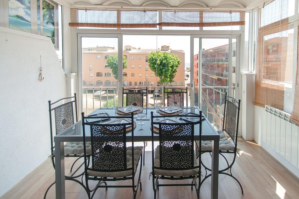 View (from property/room), Balcony/Terrace, Dining area