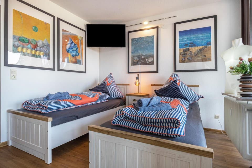 Living room, Bedroom