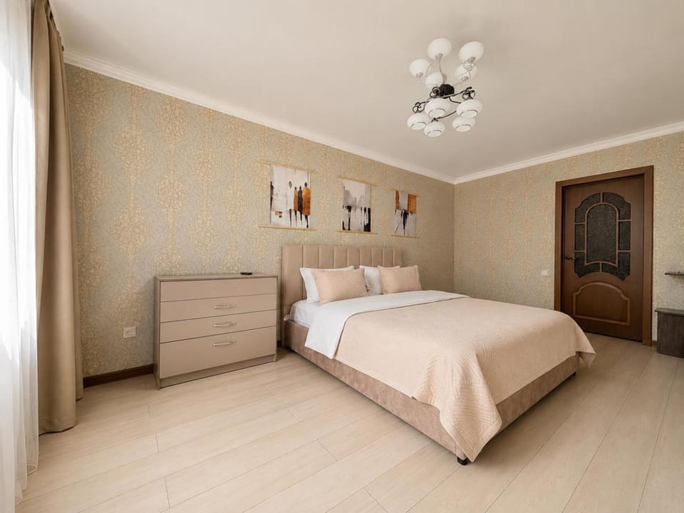 Квартира Светлая 2-к рядом с Аэровокзалом Apartment in Almaty