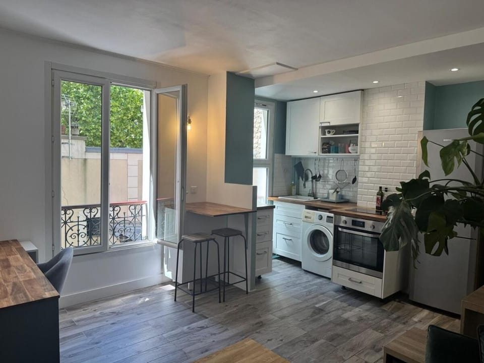 Kitchen or kitchenette, Living room, Dining area, oven, stove, washing machine