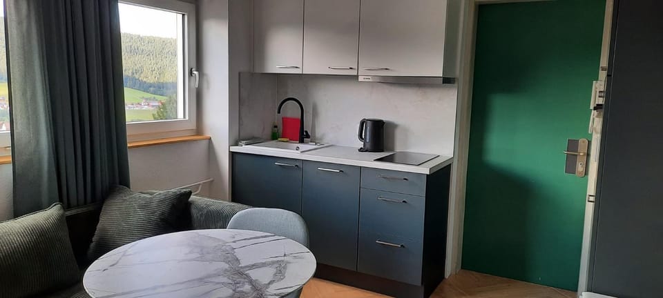 Seating area, kitchen