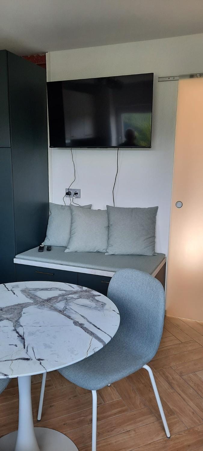 TV and multimedia, Dining area