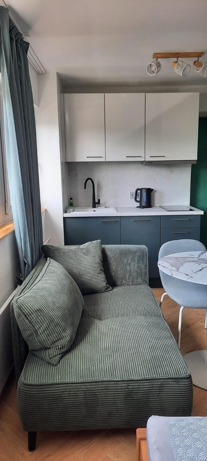 Seating area, kitchen