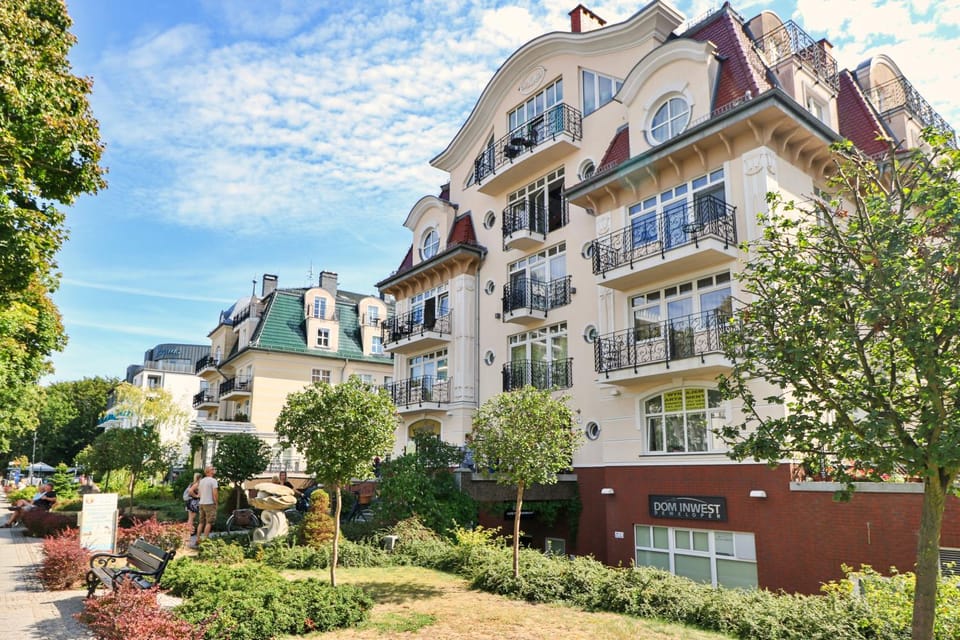 Property building, Day, Neighbourhood, Location