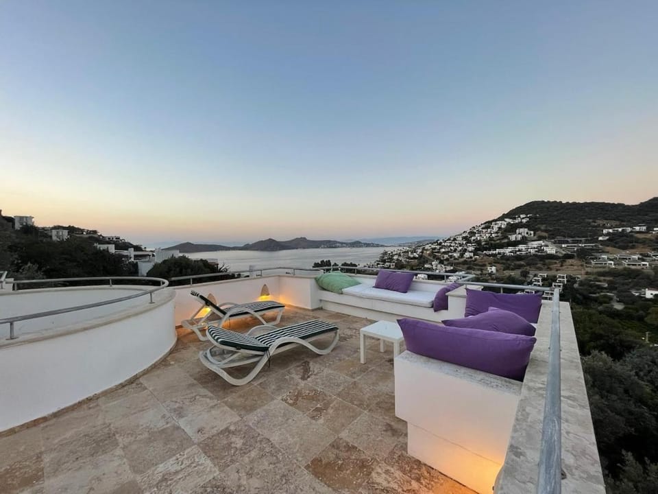 View (from property/room), Seating area, Sea view