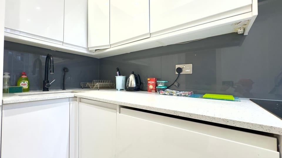 2 Bedroom Apartment Queensway Apartment in City of Westminster