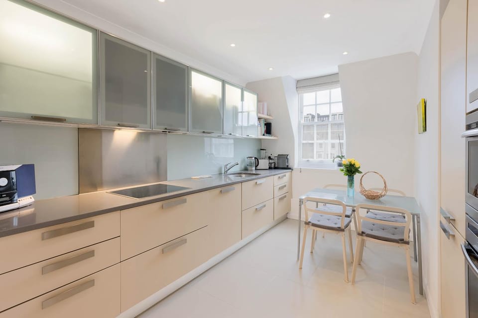 Kitchen or kitchenette, Dining area, dishwasher, oven, stove