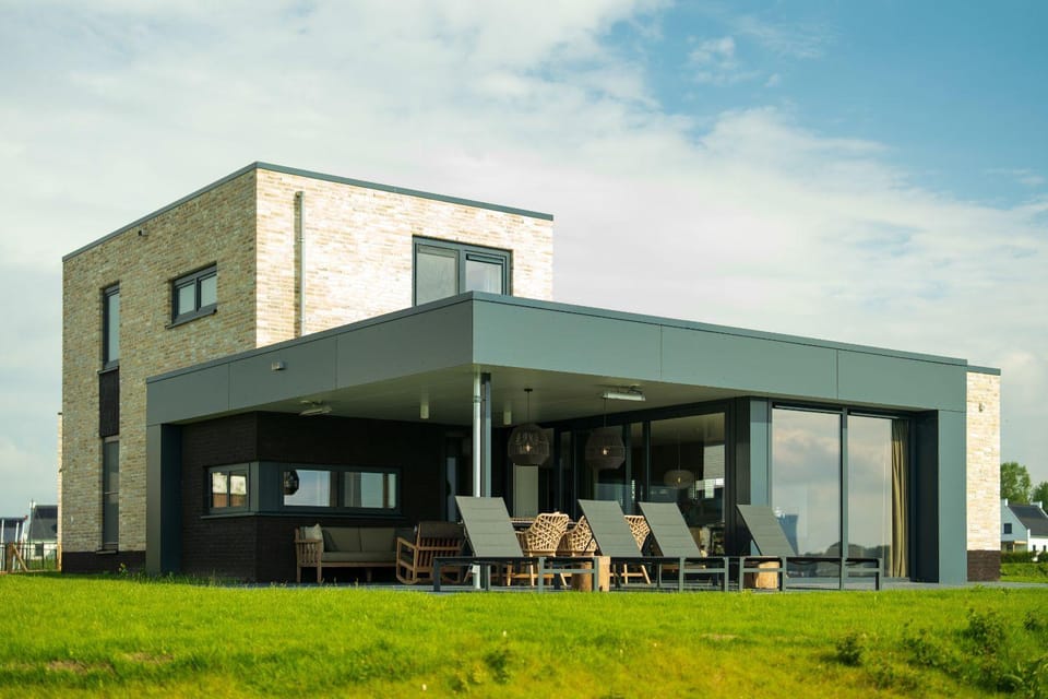 Property building, Patio, Spring, Day, Garden, Garden view