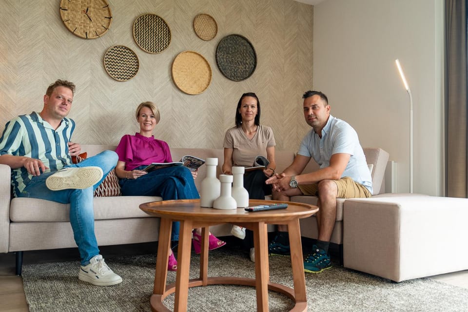 People, Living room, Seating area, group of guests, Family