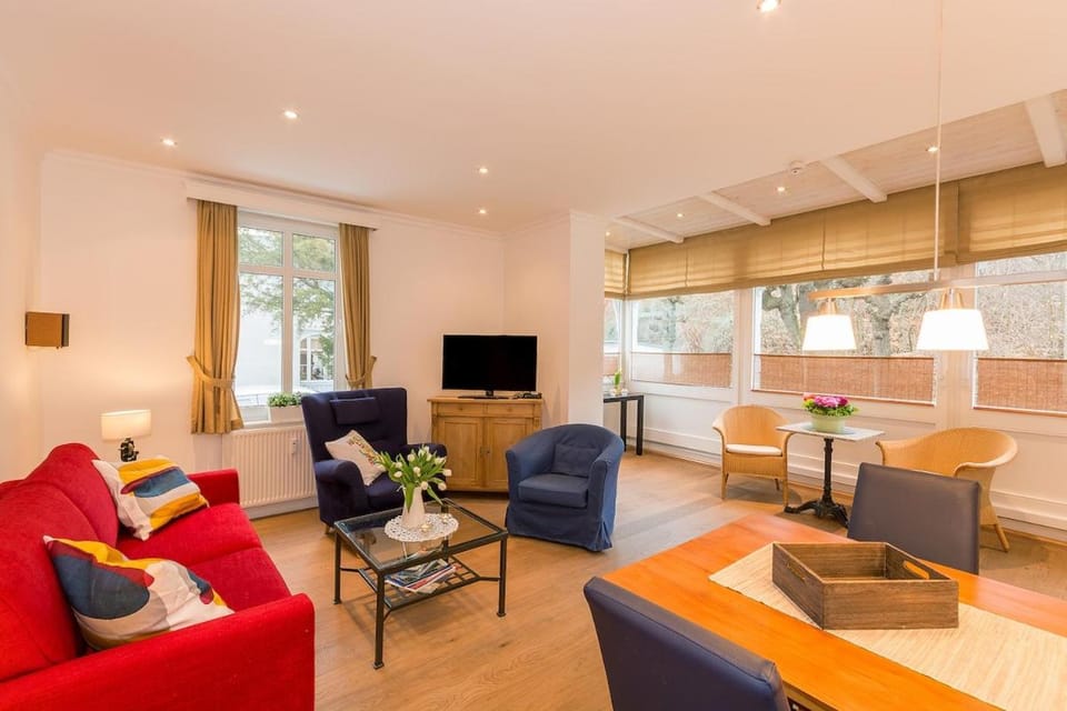 Communal lounge/ TV room, TV and multimedia, Living room, Seating area