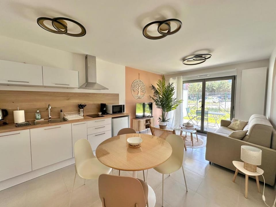 Kitchen or kitchenette, Living room, Dining area