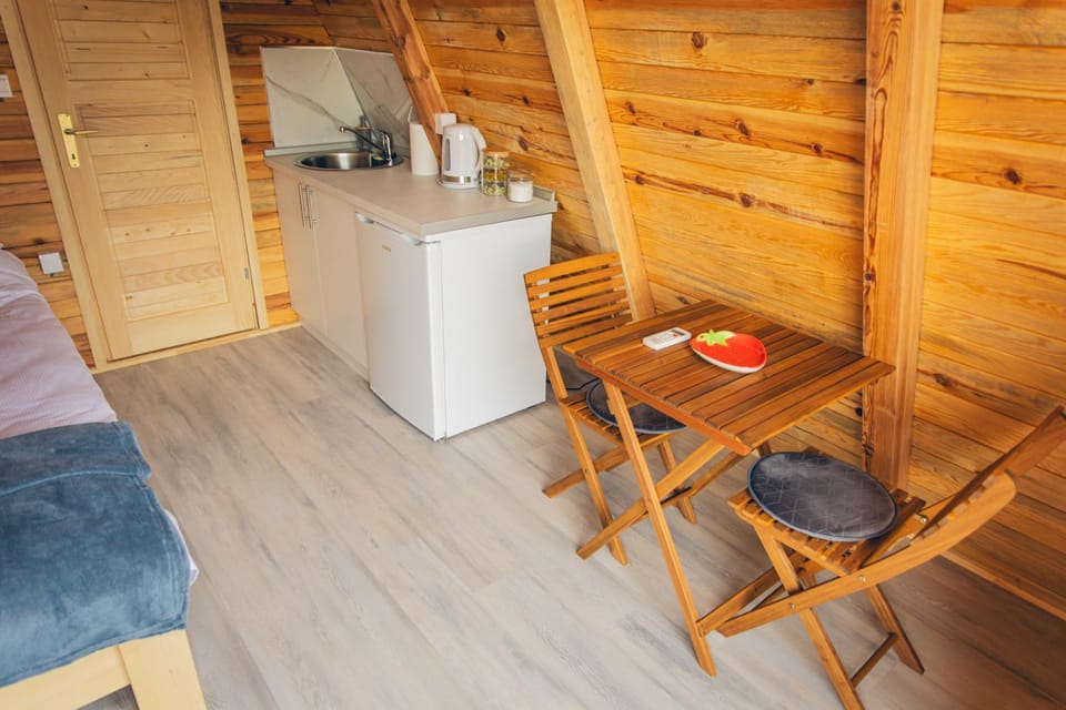 Coffee/tea facilities, Kitchen or kitchenette, Living room, Seating area