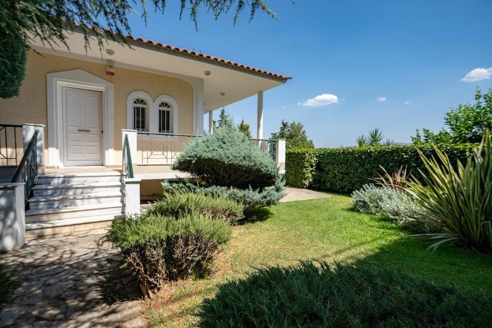 Poolside Paradise Dilesi by ΜΡS Villa in Euboea