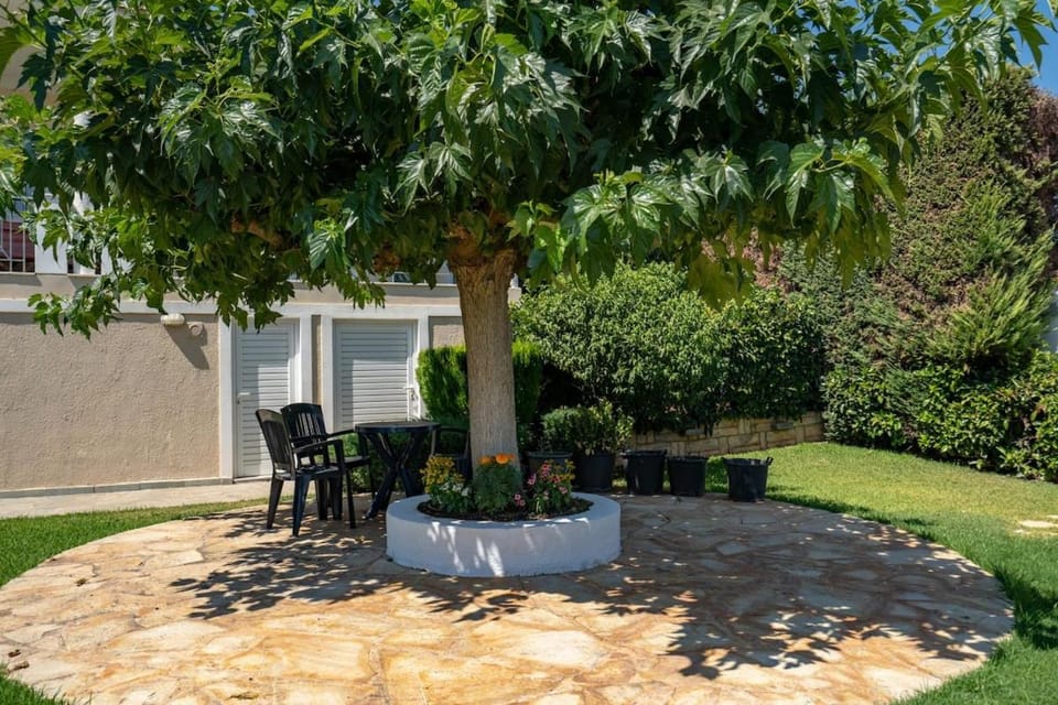 Poolside Paradise Dilesi by ΜΡS Villa in Euboea