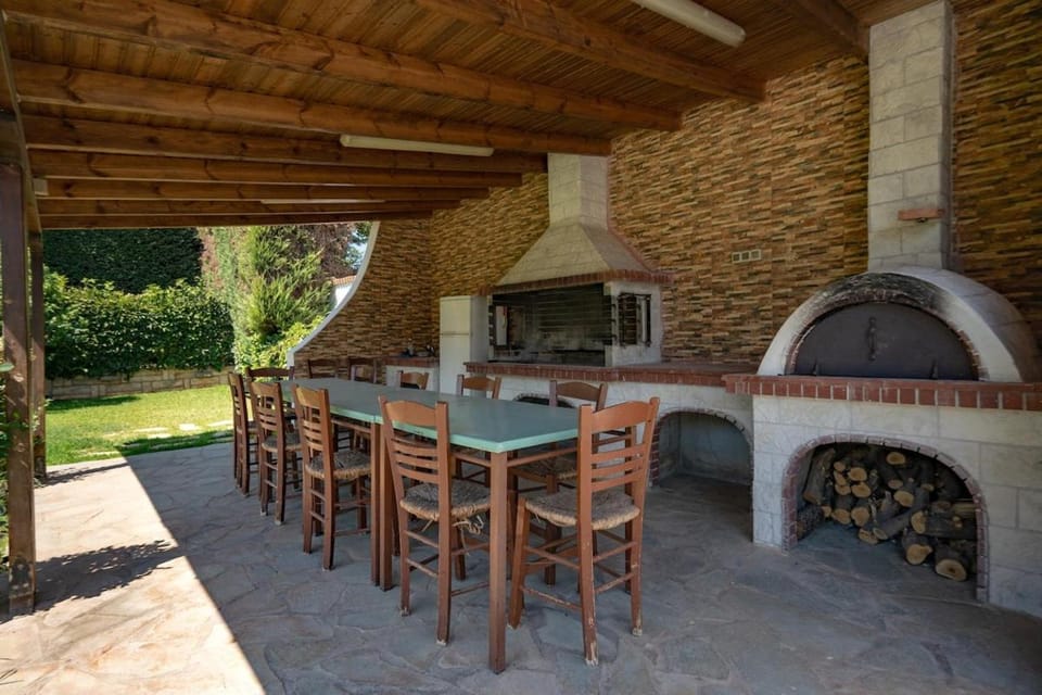 Poolside Paradise Dilesi by ΜΡS Villa in Euboea